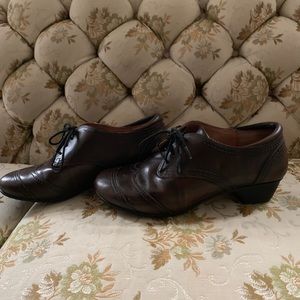 Taos size 8 brown Mary Janes